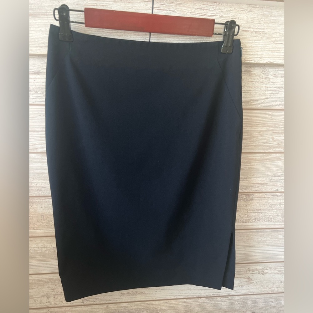 Ann Taylor Suit Skirt Size 2P, Navy, Side Zip with approx 6’’ slit. Gently worn.